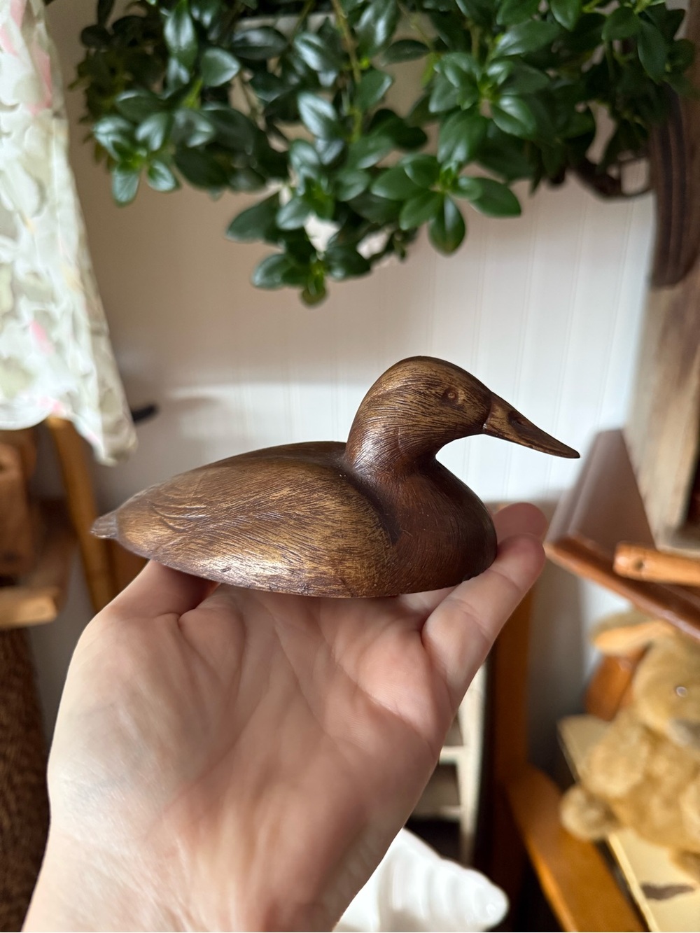 Vtg Handcarved Wooden Duck Figurine in Warm Brown